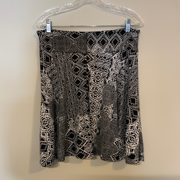 Woman’s Jersey Black & White Skirt - Picture 1 of 6